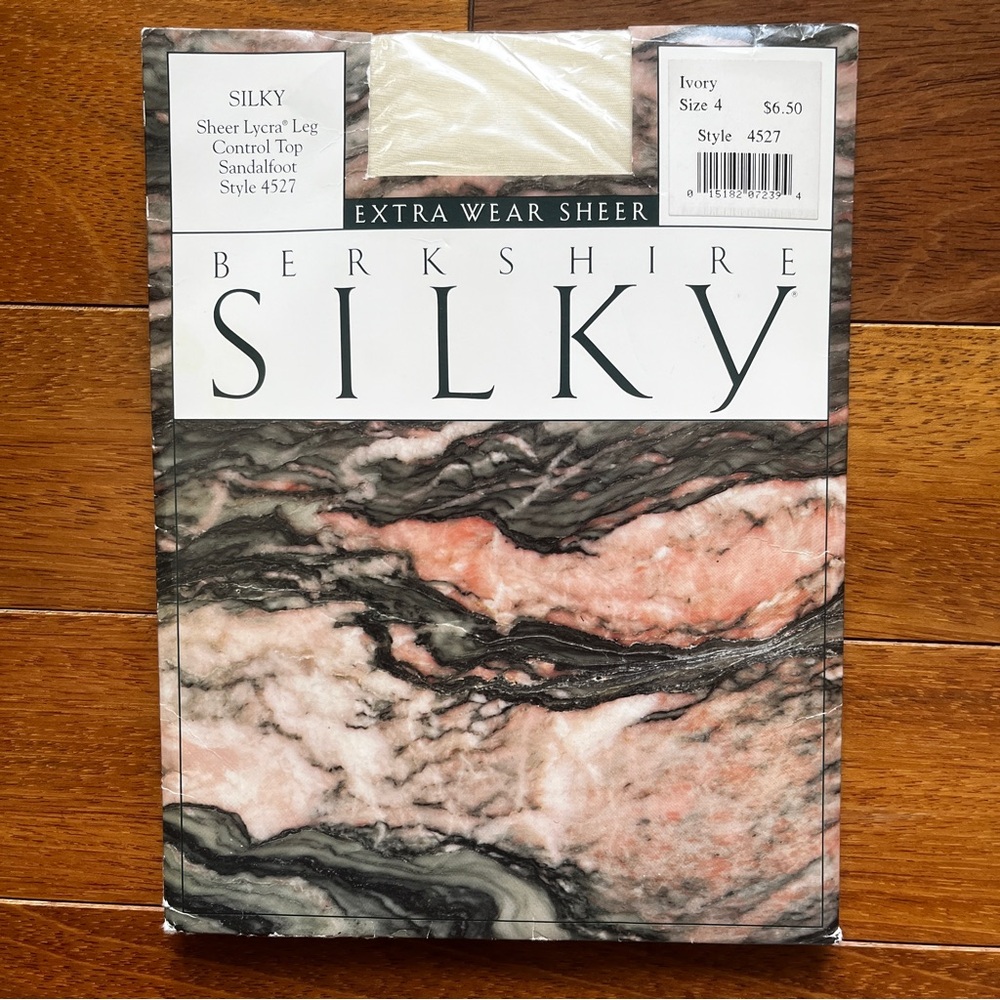 Berkshire Silky Extra Wear Sheer Control Top Sandalfoot Ivory Pantyhose Size 4